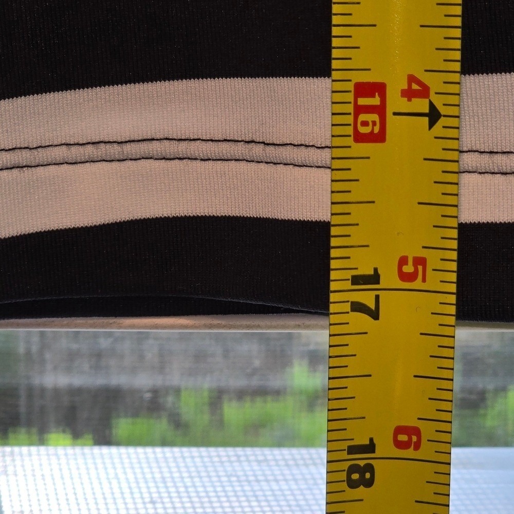 Anikka‎ - 🏓 Sporty Black and White Striped Skirt with Green Zip - Picture 9 of 9